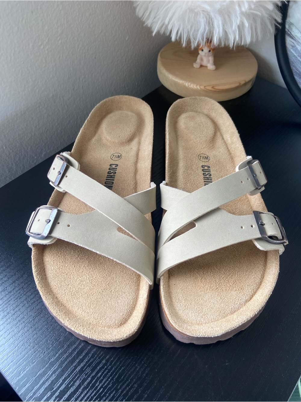 Cushionaire 100% Genuine Leather Suede Womens Sandals Comfort Cork Size 7.5M NEW